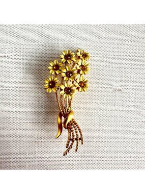 Mamselle Gold Tone Daisy Bouquet Brooch Amber Rhinestone Centers Signed